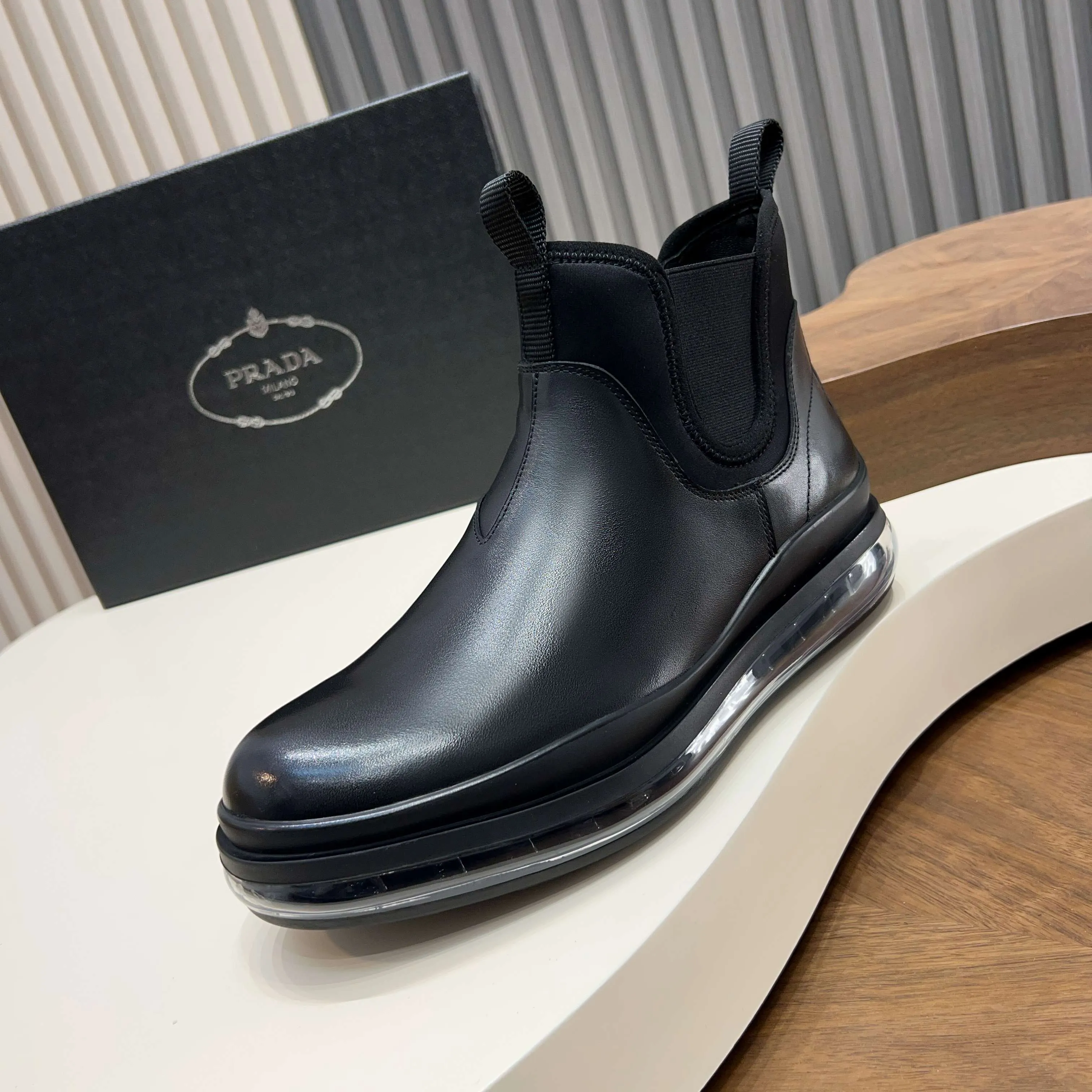 Men's shoes 💰 1000 Prada/Prada Italian show version Pure original men's high-top slip-on air cushion shoes Original super flexible air cushion outsole Silver label PRADA letter logo decoration on the heel Rubber bottom layer High comfort Excellent anti-slip performance Imported waxed cowhide Leather is smooth Leather holes are fine and even Super good texture Slip-on design Geometric carving decoration Novel and unique Full calf leather lining Standard gold-labeled feet. Fine workmanship. Ignore market currency. Support comparison inspection. Size: 38-39-40-41-42-43-44. Standard leather shoe size 45. Order